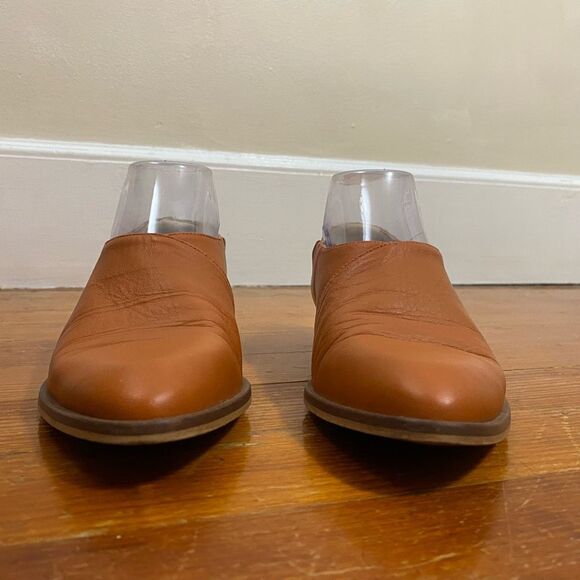 Anthropologie Women’s Size 37 Slip On Ankle Shoes Brown Leather Low Heel - Picture 9 of 12